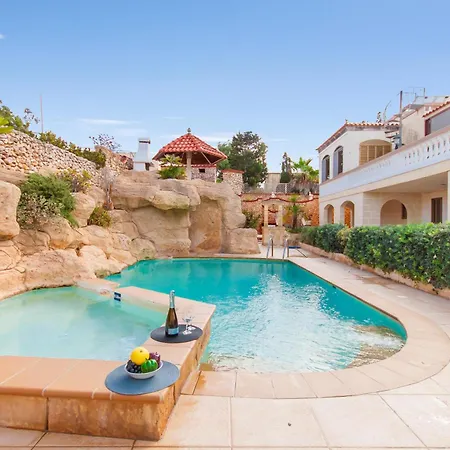 Apartment & Pool In Bay