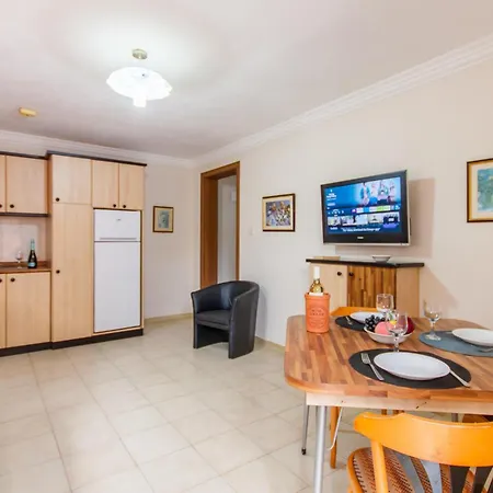 & Pool In Bay Apartment *