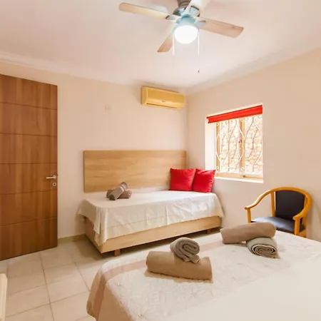 Apartament & Pool In Bay Mellieħa