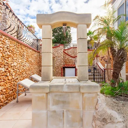 & Pool In Bay Apartment Mellieha