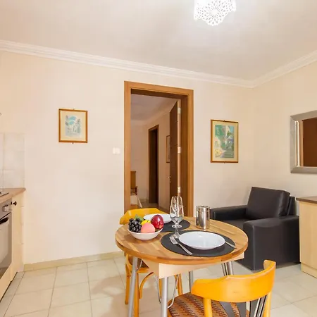 Apartment & Pool In Bay Mellieha