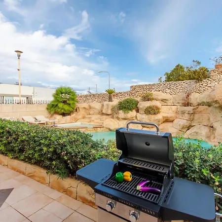 & Pool In Bay Apartament Mellieħa