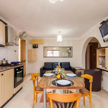 Apartment & Pool In Bay Mellieha