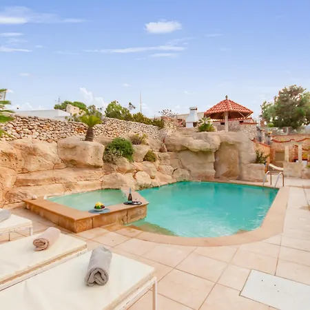 Apartment & Pool In Bay Mellieha