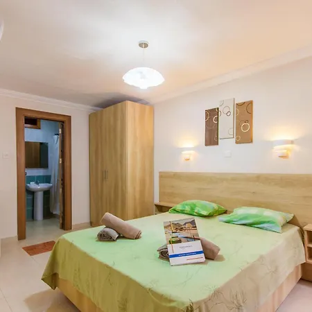 Apartament & Pool In Bay