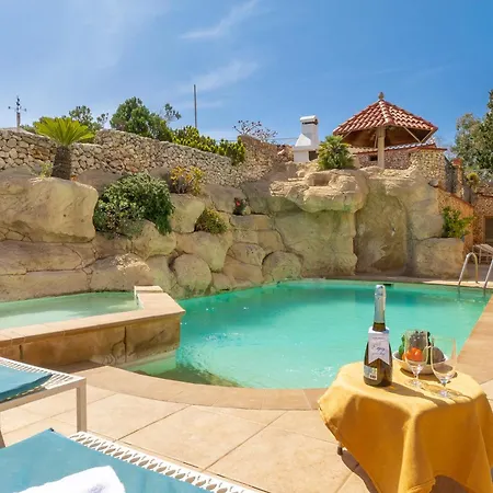 & Pool In Bay Apartment *