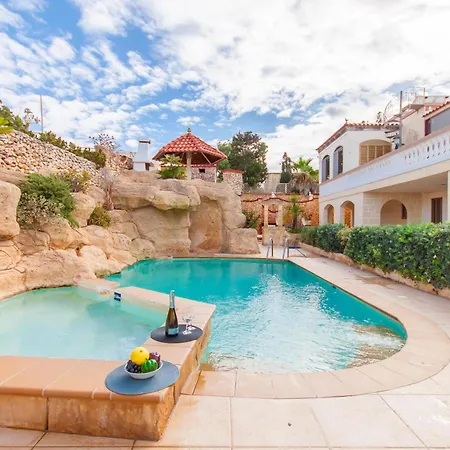 Apartment & Pool In Bay