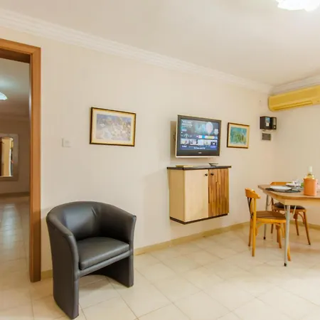 & Pool In Bay Mellieħa