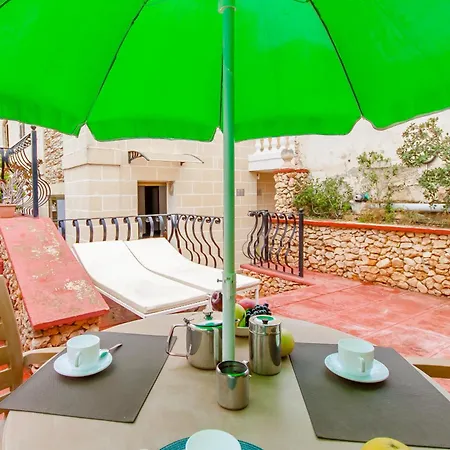 & Pool In Bay * Mellieħa