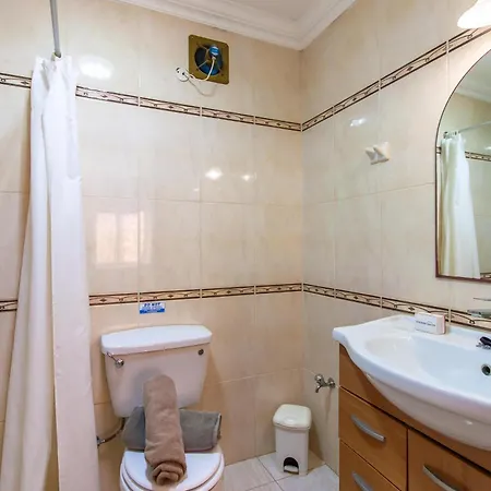 & Pool In Bay * Mellieħa