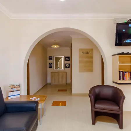 & Pool In Bay * Mellieħa