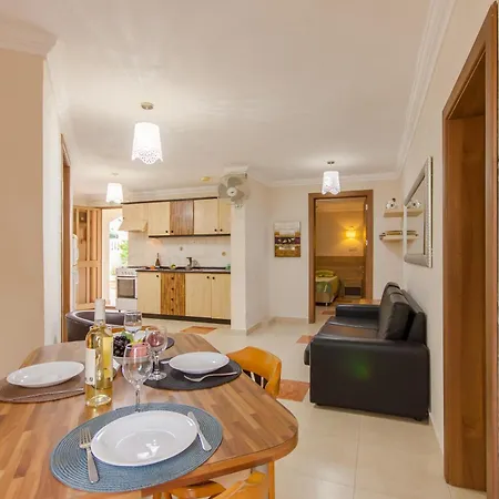 & Pool In Bay * Mellieħa