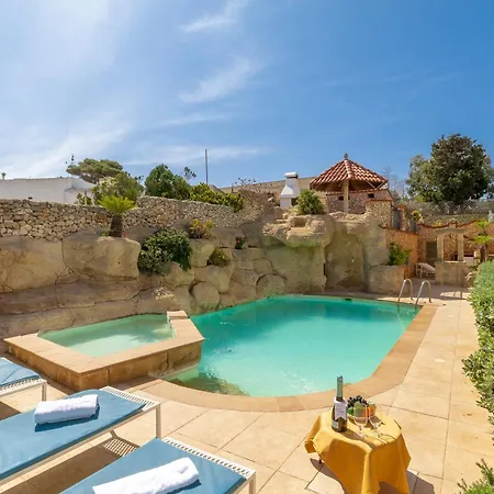 & Pool In Bay * Mellieħa