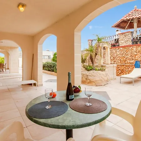 Apartment & Pool In Bay