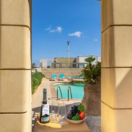 & Pool In Bay Apartman