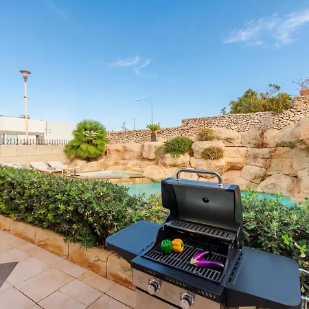 & Pool In Bay Apartman Mellieħa