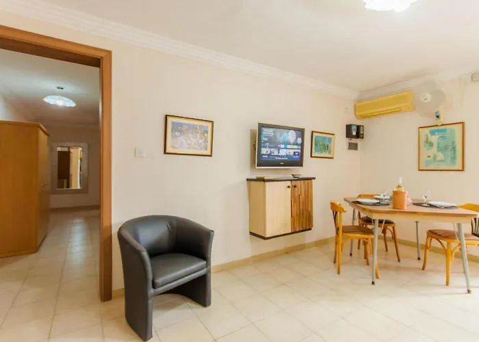 & Pool In Bay メーリッハ