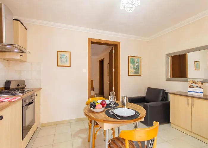 アパート & Pool In Bay メーリッハ