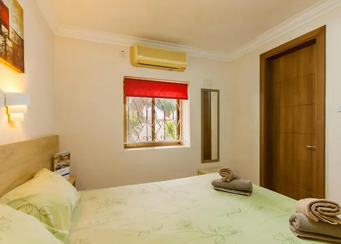 & Pool In Bay メーリッハ